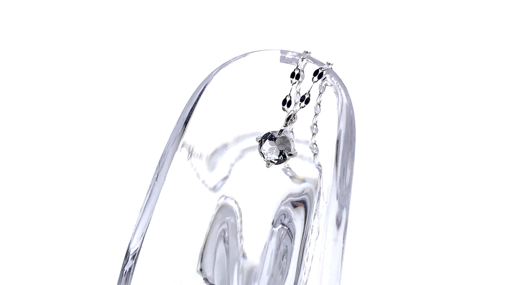 さくらインカットのネックレス、水晶