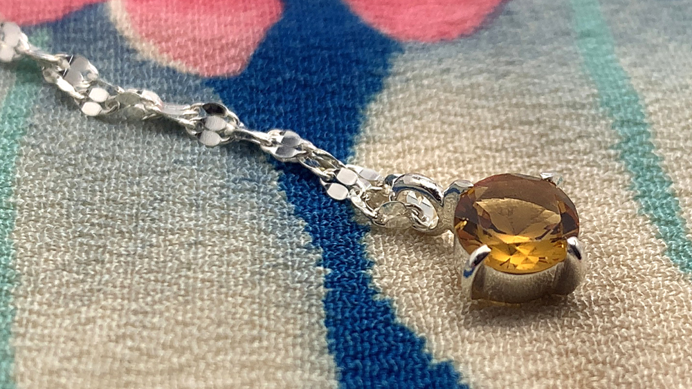 さくらインカットのネックレス、シトリン