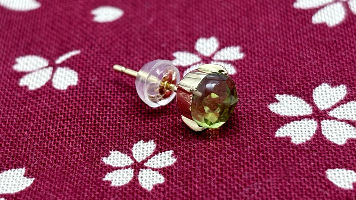 18金、遺骨ピアス、ペリドット