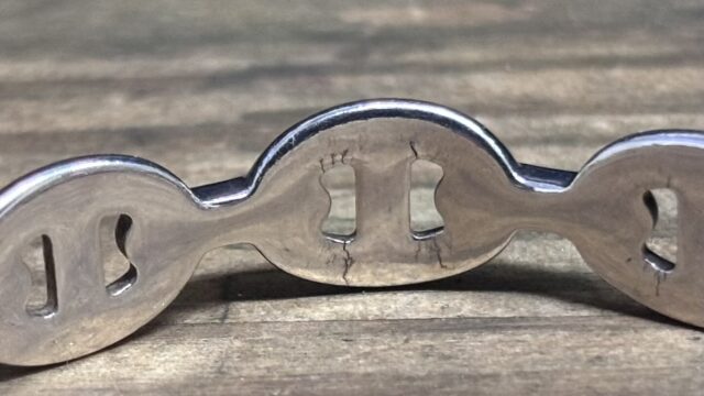 グッチのバングルのひび割れ修理